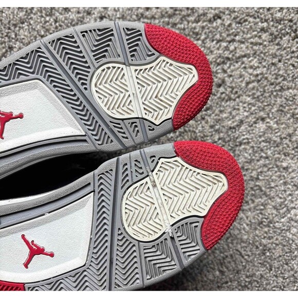 Nike Air Jordan 4 Retro Bred 2019 Size 6.5 Youth (Size 8 Woman's) - Picture 7 of 8